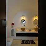 Iliolousto Luxury Cave Apartment Imerovigli (Santorini)
