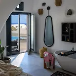 Iliolousto Luxury Cave Imerovigli (Santorini)