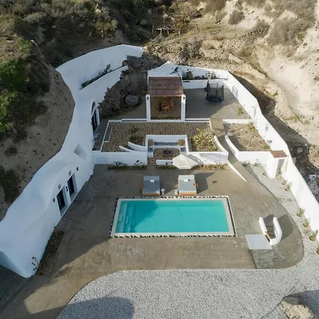 Iliolousto Luxury Cave *