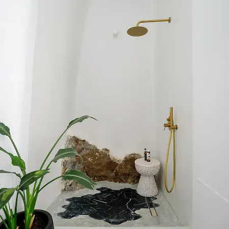 Iliolousto Luxury Cave *