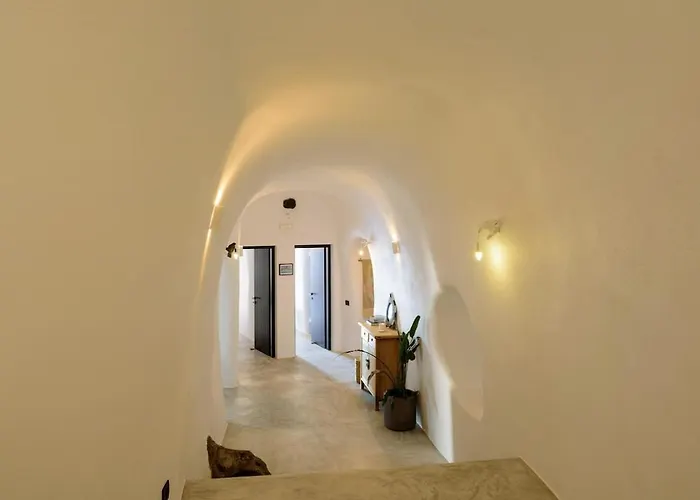 Iliolousto Luxury Cave Imerovigli (Santorini)