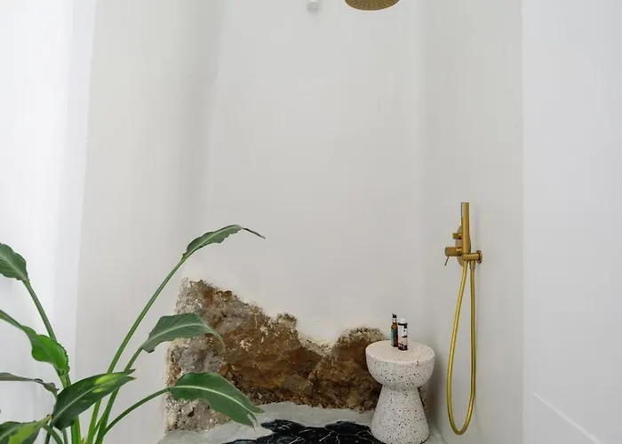 Iliolousto Luxury Cave * Imerovigli (Santorini)