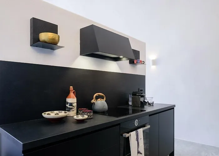 Iliolousto Luxury Cave Apartment Imerovigli (Santorini)