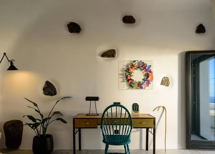 Iliolousto Luxury Cave Apartment Imerovigli (Santorini)