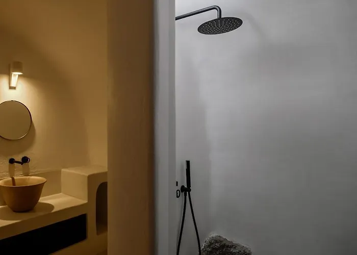 Iliolousto Luxury Cave * Imerovigli (Santorini)