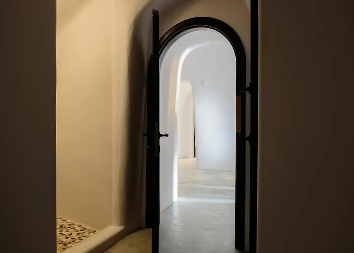 Iliolousto Luxury Cave *